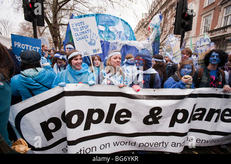 Puis vague, le plus grand rassemblement jamais le changement climatique au Royaume-Uni, entoure les chambres du Parlement. Banque D'Images