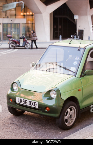 Un G-Wiz voiture électrique dans les rues de Londres, au Royaume-Uni. Ces véhicules sans émissions aident à lutter contre le changement climatique. Banque D'Images