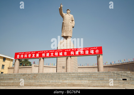 Un monument de Mao Zedong dans le nouveau centre-ville de Kashgar, la province du Xinjiang, Chine Banque D'Images