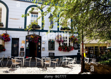 Maloney's Irish Bar et Restaurant , Windsor, par pont de Windsor, Berkshire, Angleterre Banque D'Images