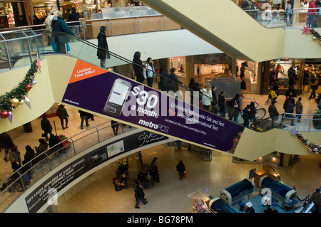 Recherche acheteurs pour affaires dans le Queens Center dans le quartier de Queens à New York Banque D'Images