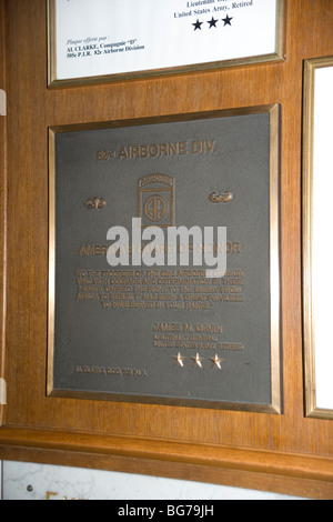 82e Division aéroportée US plaque dans les Musée Airborne Sainte Mère Eglise la première ville libérée le jour j par Banque D'Images