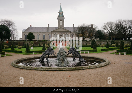 Fontaine au centre des jardins à l'Irish Museum of Modern Art (IMMA) Banque D'Images