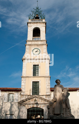 Monument aux morts et tour de l'horloge, Ganges, Hérault, dans le sud de la France Banque D'Images