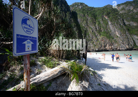 Les itinéraires d'évacuation de la baie de Maya, les îles Phi Phi, Thaïlande Banque D'Images