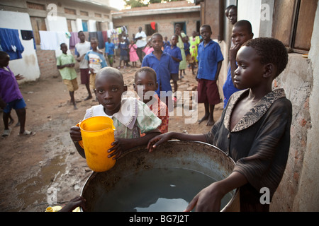 Les enfants à l'intérieur d'un orphelinat à Amuria, Ouganda, Afrique de l'Est. Banque D'Images