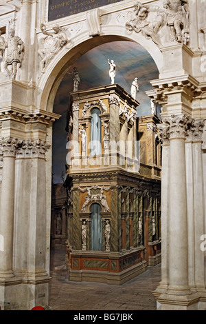 Teatro Olimpico (Théâtre Olympique, 1580-1585 par Andrea Palladio), Vicenza, Vénétie, Italie Banque D'Images