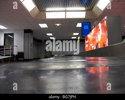 Arrêté vide de récupération des bagages à l'aéroport international de Belfast carrousel uk Banque D'Images