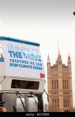 Les manifestants à la vague, le plus grand changement climatique démonstration à avoir jamais été entreprise au Royaume-Uni Banque D'Images