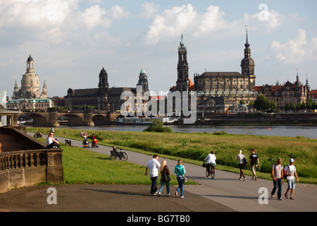 Allemagne, Saxe, Dresde, Vieille Ville, Skyline, Elbe, l'Église Hofkirche et château, Château, église Frauenkirche, l'église Notre-Dame Banque D'Images