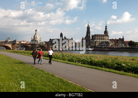 Allemagne, Saxe, Dresde, Vieille Ville, Skyline, Elbe, l'Église Hofkirche et château, Château, église Frauenkirche, l'église Notre-Dame Banque D'Images