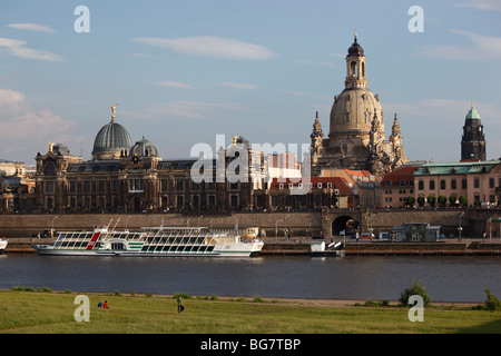 Allemagne Saxe Dresde Vieille Ville Rivière Elbe église Frauenkirche église notre dame de la Hochschule für Bildende Künste Kunstakademie Academy Banque D'Images