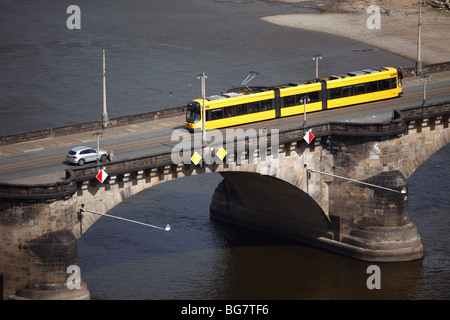 Allemagne, Saxe, Dresde, Elbe, Augustusbrücke ( Programmation Neuro-Brücke), Tram Banque D'Images