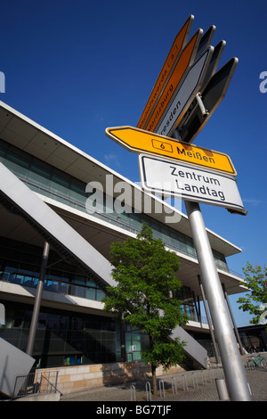 Allemagne, Saxe, Dresde, enseigne à l'extérieur du Palais des Congrès Convention Centre, Kongress Center, Kongresszentrum Banque D'Images