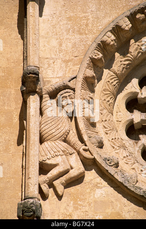 Italie, Basilicate, Matera, église de San Domenico, rosace romane, détail bas relief (13e siècle) Banque D'Images