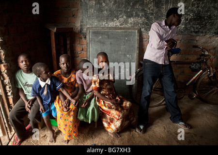 Les enfants à l'intérieur d'un orphelinat à Amuria, Ouganda, Afrique de l'Est Banque D'Images