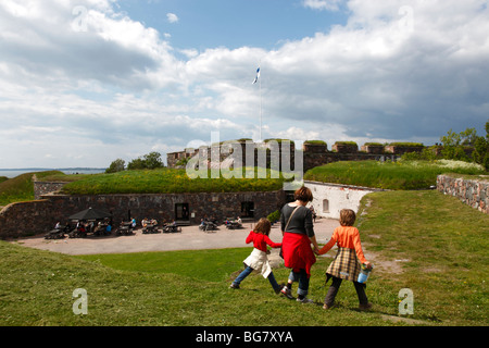 La Finlande, Helsinki, Helsingfors, île forteresse de Suomenlinna, murs, Solarium, Restaurant, Pizzeria Nikolia Touristes Banque D'Images