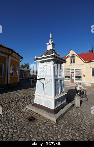 Région Satakunta Finlande de la vieille ville de Rauma Maisons à trimestre rue pavée historique et de logement dans la vieille ville vieille eau Pu Banque D'Images