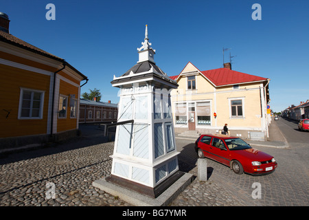 Région Satakunta Finlande de la vieille ville de Rauma Maisons à trimestre rue pavée historique et de logement dans la vieille ville vieille eau Pu Banque D'Images