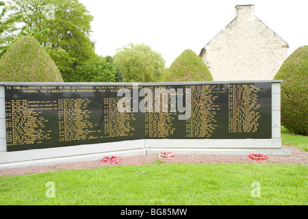 Mémorial des 151 pilotes Typhoon tué dans la libération de la Normandie dans les batailles à la suite d jour, à Noyers Bocage Banque D'Images