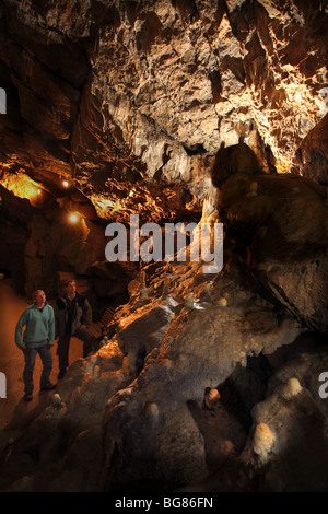 L'intérieur de l'environnement souterrain Pooles Cavern à Buxton, Peak District. Banque D'Images