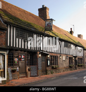 Le pub St George en Alfriston, East Sussex, Angleterre. Banque D'Images