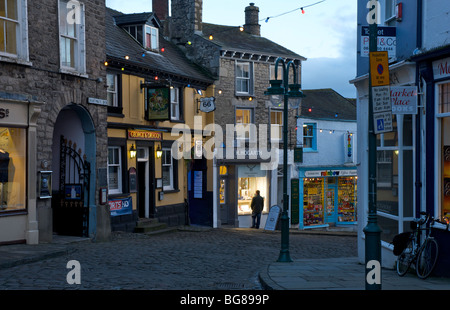 Dans l'homme à la Boutique des Joailliers, Branthwaite Brow, Kendal, Cumbria, Angleterre, Royaume-Uni Banque D'Images