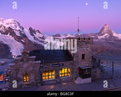 Suisse, Valais, Zermatt Gornergrat, le Cervin et la,Gornergrat gare à l'aube Banque D'Images