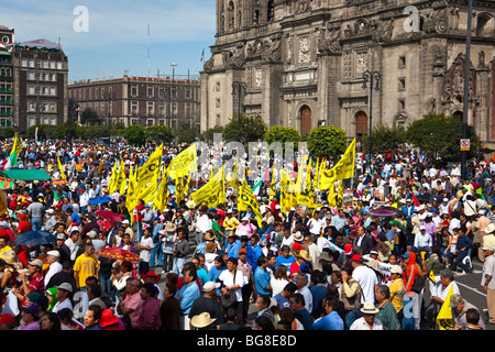 Manifestations dans le Zocalo de Mexico Banque D'Images