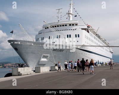 MSC Melody, bateau de croisière dans le port d'Ajaccio, Corse, France Banque D'Images