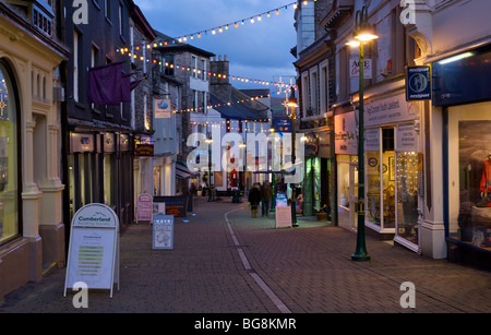 Finkle Street at night, Kendal, Cumbria, Angleterre, Royaume-Uni Banque D'Images