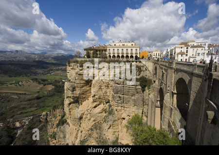 L'ANDALOUSIE. RONDA. Tajo de Ronda avec le nouveau pont, construit au xviiie siècle. Province de Málaga. L'Espagne. Banque D'Images