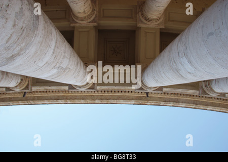 San Peter (San Pietro) du Vatican. Détail de colonnade (1657). Banque D'Images