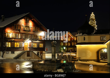 Village historique de Schwarzenberg, dans le Bregenzerwald - Ancienne maison d'hôtes et hôtel Adler, Austria Banque D'Images