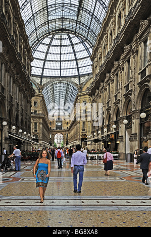 Galerie La Galleria Vittorio Emanuele Milan Milano Italie Italia un élégant quartier commercial et à la mode Banque D'Images