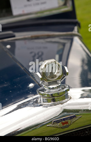 Indicateur de température extérieure et le radiateur sur le véhicule vintage Morris Cowley Banque D'Images