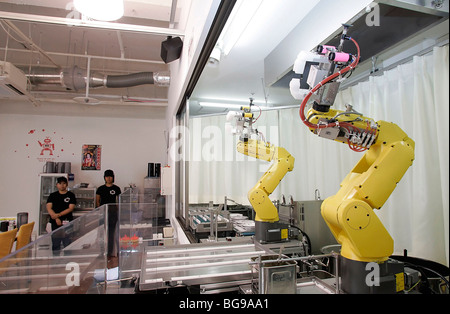 Nagoya (Japon) : Restaurant "Fa-hommes" où des robots effectuer toutes les tâches de cuisine (septembre 2009) Banque D'Images