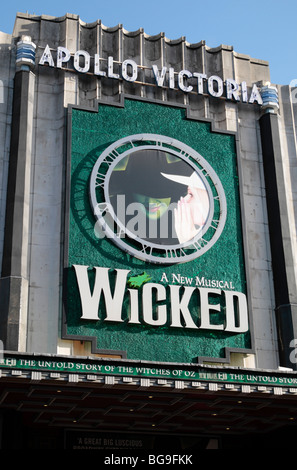 L'entrée principale de la comédie musicale "Wicked", la "histoire inédite des sorcières d'Oz", Apollo Victoria Theatre, Londres, Royaume-Uni. Banque D'Images