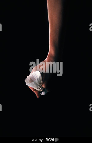 Close up d'un joueur de badminton volant holding Banque D'Images