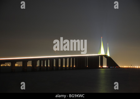 Le Sunshine Skyway Bridge sur la baie de Tampa en Floride Banque D'Images