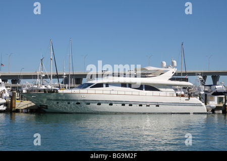 Yacht de luxe à Miami, Floride Marina Bayside Banque D'Images