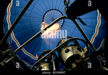 Détail de brûleurs d'incendie dans un ballon à air chaud Banque D'Images