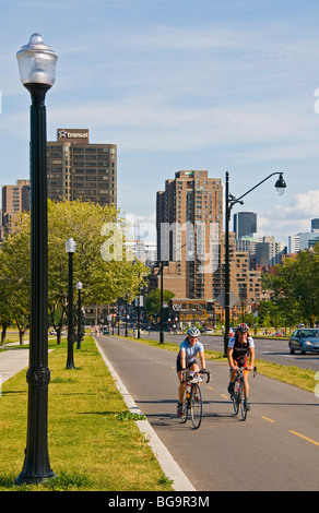 Piste cyclable sur l'Avenue du Parc, Montréal, Canada Banque D'Images