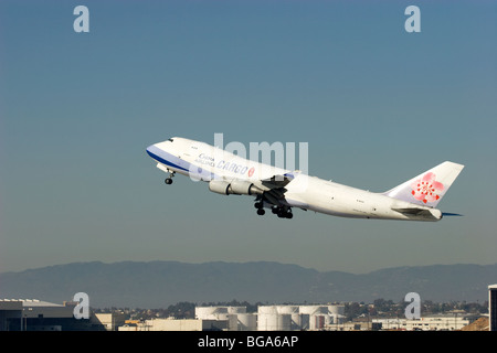 Avion cargo Boeing 747 au décollage Banque D'Images