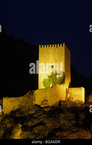 Yedra Château à Cazorla Village. Sierra de Cazorla Segura y Las Villas Parc Naturel. Province de Jaén. L'Andalousie. Espagne Banque D'Images