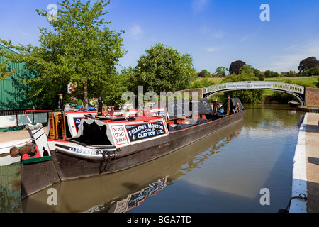 Angleterre, Northamptonshire, Braunston Marina lors du rassemblement annuel des bateaux étroits Banque D'Images