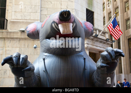 Agrandir la Rat Union contre le piquetage des pratiques déloyales de travail en face de la Bourse de New York, New York City Banque D'Images