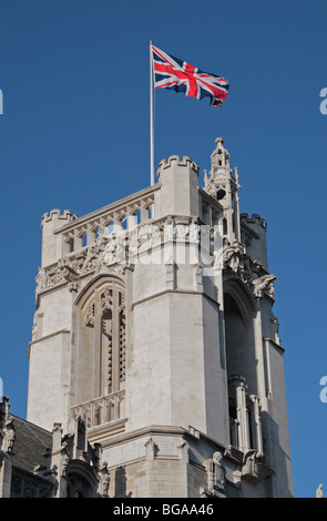 L'Union flag flying au-dessus de la nouvelle Cour suprême du Royaume-Uni à Londres, au Royaume-Uni. Banque D'Images