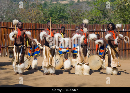 Danse swazi. Mantenga Cultural Village, au Swaziland Banque D'Images