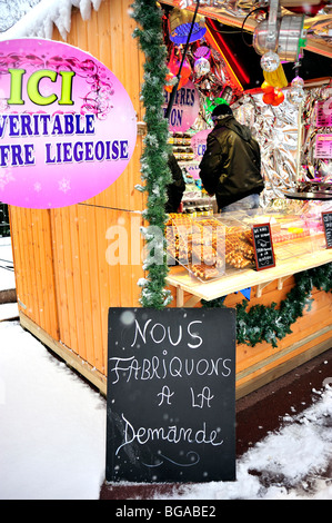 Paris, France, Marché de Noël, 'Marché de Noël', 'Jardins du Trocadero' French Food, signes manuscrite "fabriqué sur commande' vendeur de rue Banque D'Images